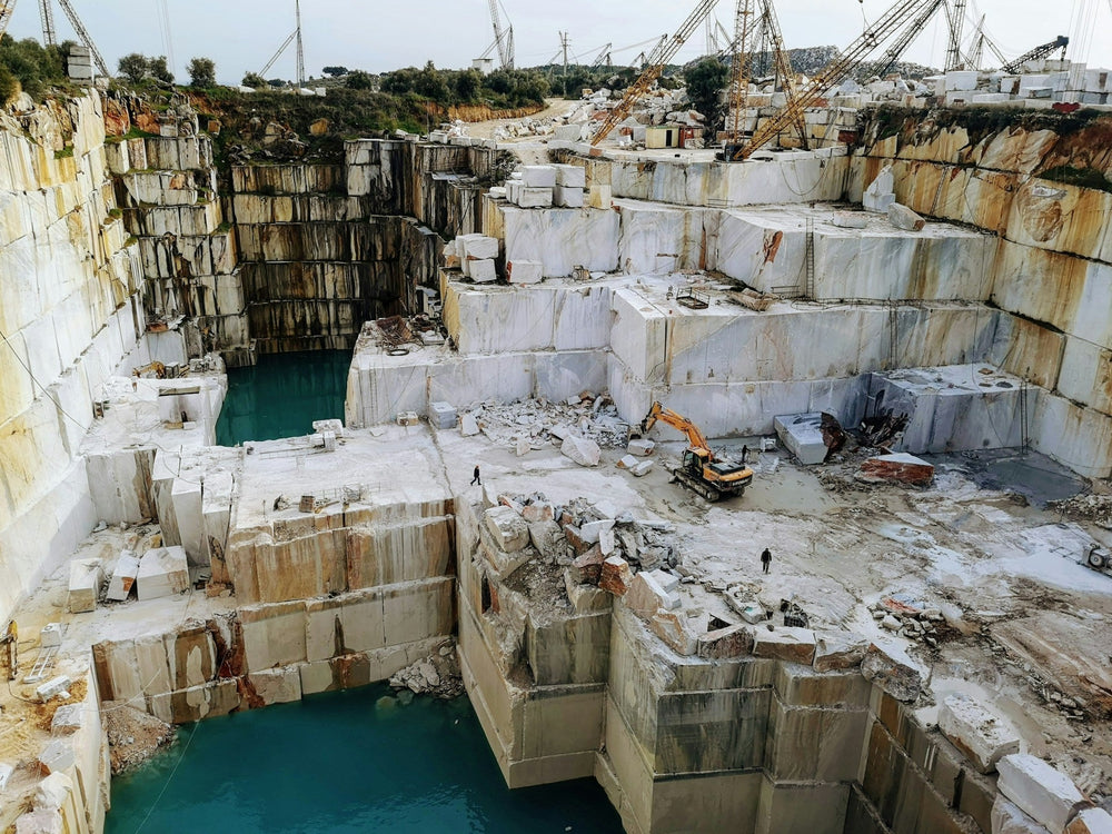MARMOR. Was im Steinhandel so heißt – und was geologisch dahintersteckt