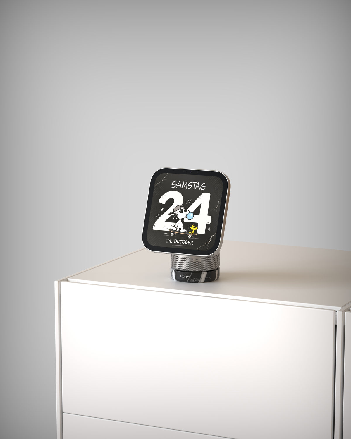 Apple HomeView auf der Marble Base · Nero Marquina auf einem weißen Sideboard