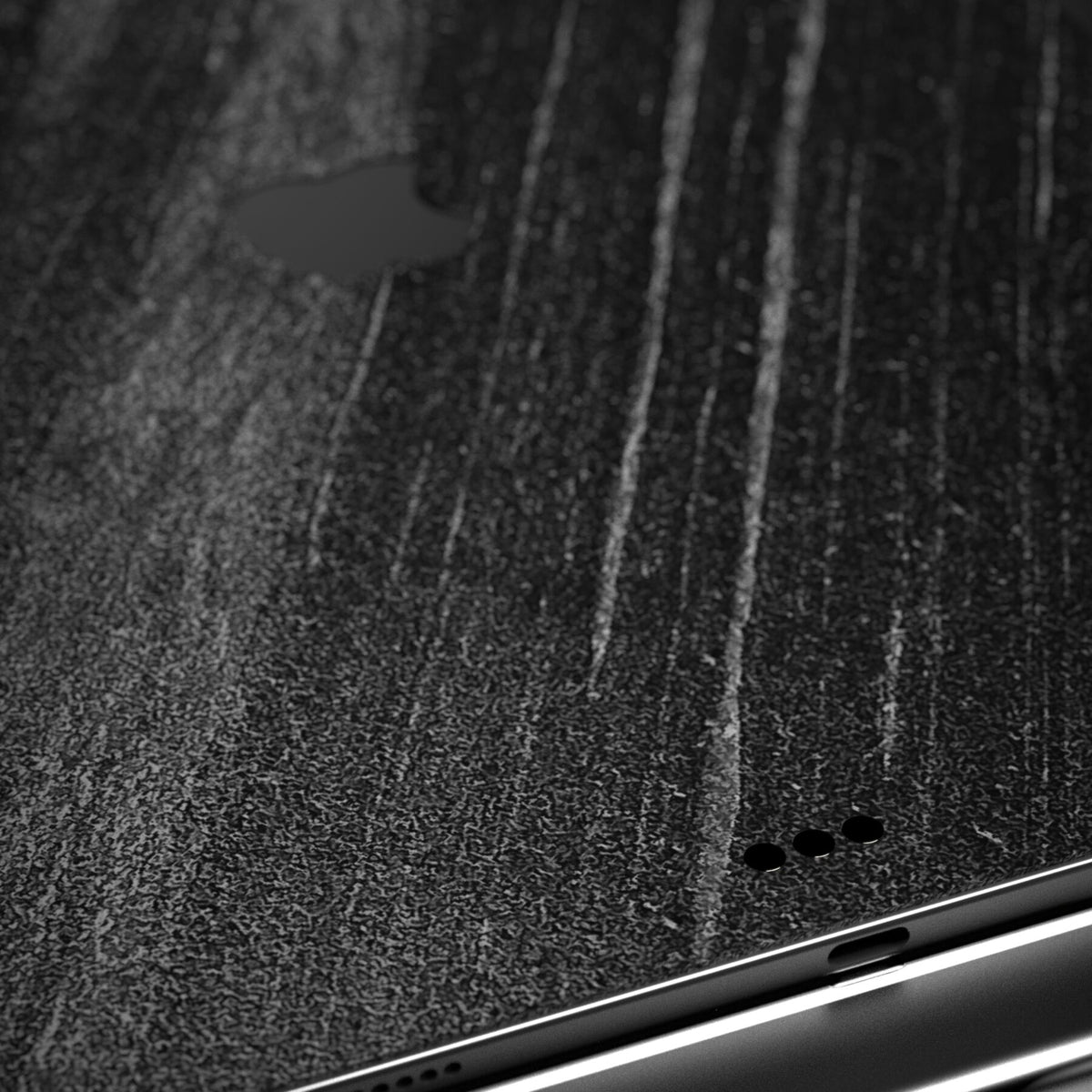 iPad Skin aus Black Rock Schiefer, Nahaufnahme der gespaltenen Steinoberfläche