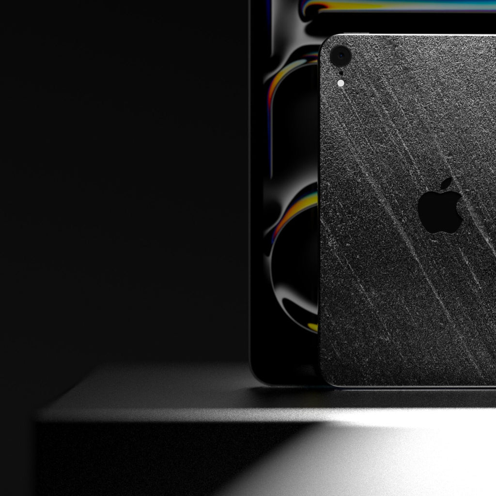 Skin de iPad en pizarra Black Rock, colocado en el dispositivo, vista trasera