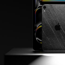 Skin de iPad en pizarra Black Rock, colocado en el dispositivo, vista trasera