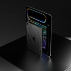 Skin de iPad en pizarra Black Rock, en el dispositivo colocado en vertical