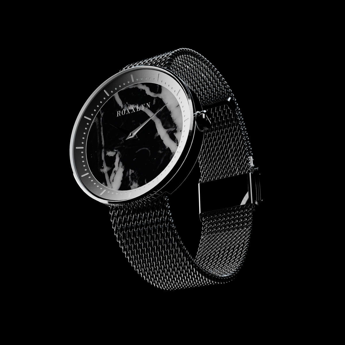 ROXXLYN Marble Watch mit Nero Marquina Zifferblatt und schwarzem Milanaise-Armband, schräge Ansicht von Gehäuse und Armband