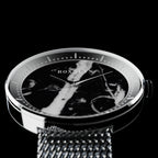 ROXXLYN Marble Watch mit Nero Marquina Zifferblatt und silbernem Milanaise-Armband, Nahaufnahme des Marmorzifferblatts