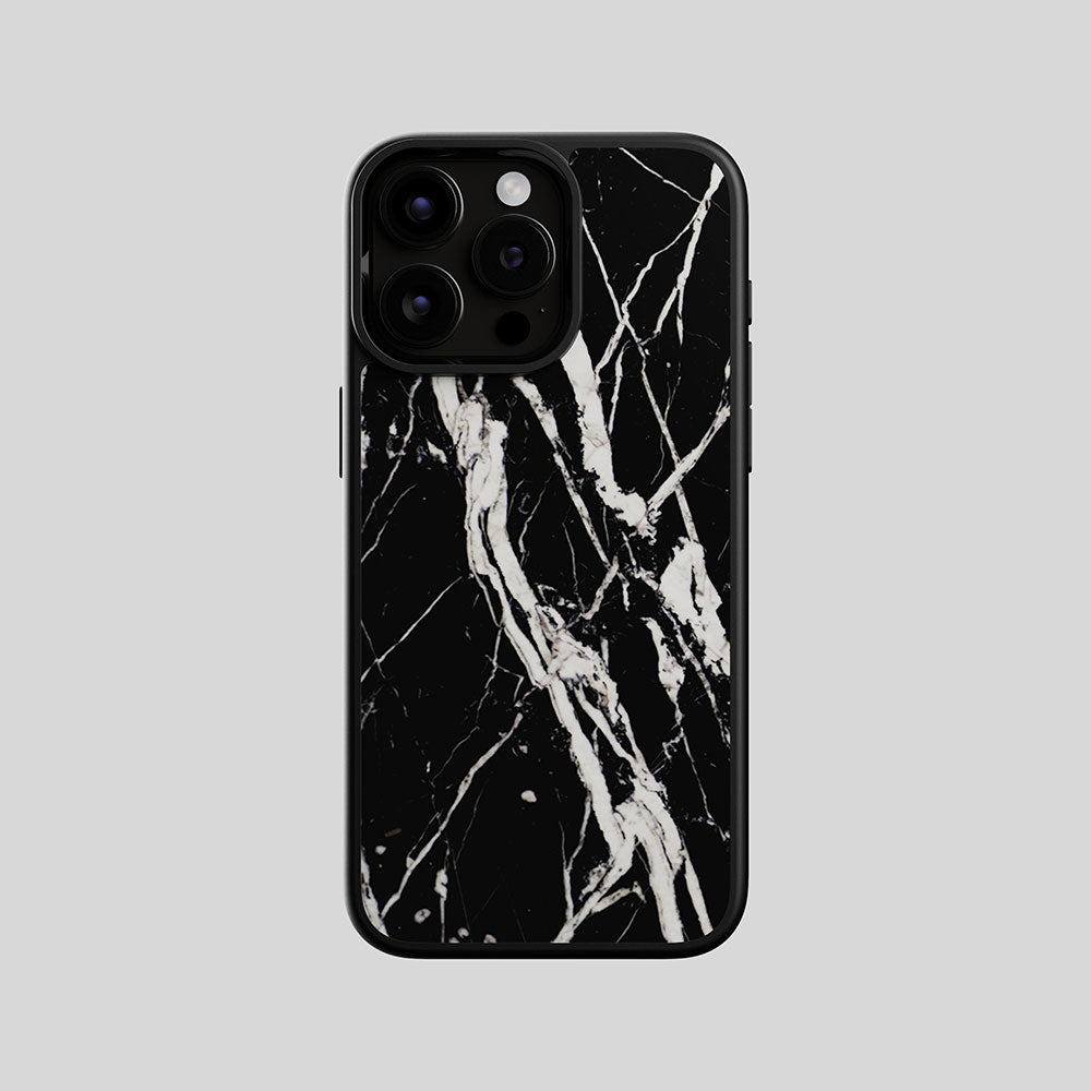 Coque iPhone en véritable marbre Nero Marquina, vue arrière avec la découpe de l’appareil photo
