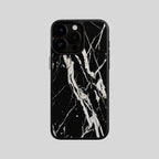 Coque iPhone en véritable marbre Nero Marquina, vue arrière avec la découpe de l’appareil photo
