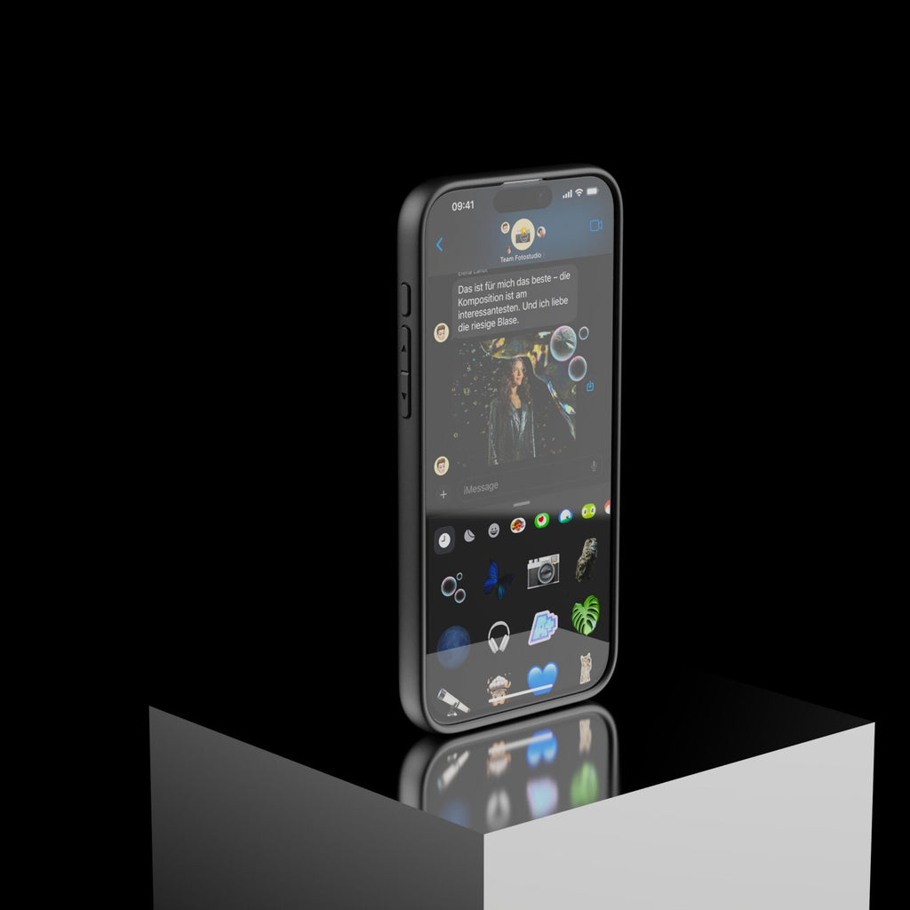 iPhone Hülle aus blauem Lapislazuli, Vorderansicht mit eingeschaltetem Display