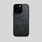 Funda de iPhone en pizarra Black Rock, vista trasera recta de la superficie de piedra