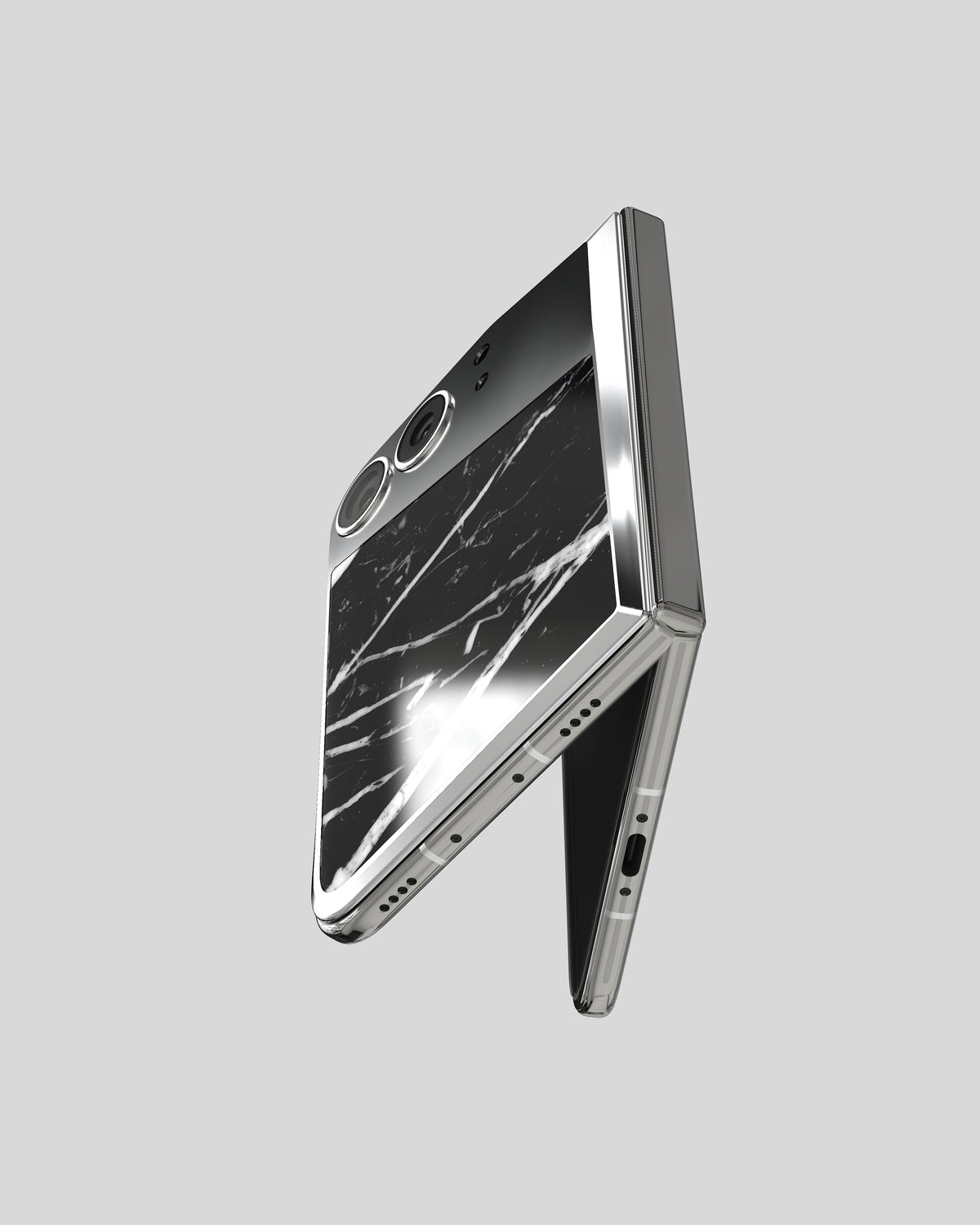 Marble Fusion Snap Nero Marquina on the half-open iPhone Duo, seen from below