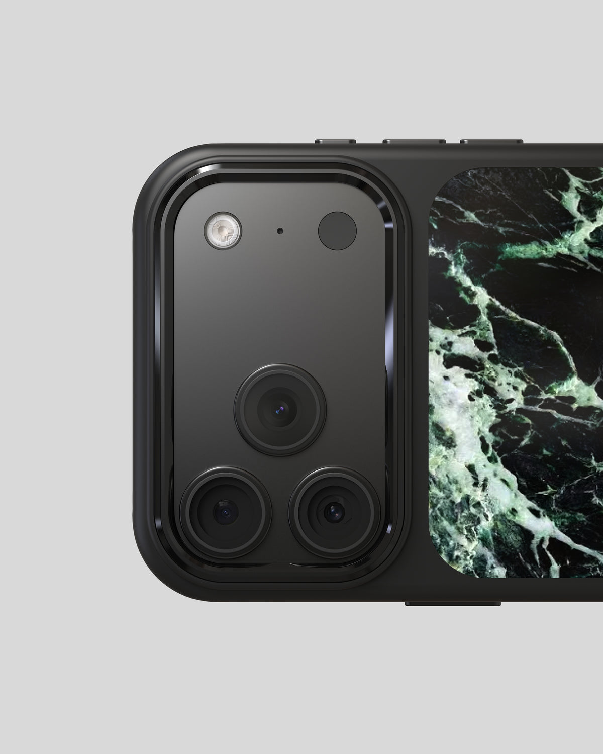 Marble Case Pro Verde Alpi, Nahaufnahme des erhöhten Linsenrings neben der grün-weißen Aderung