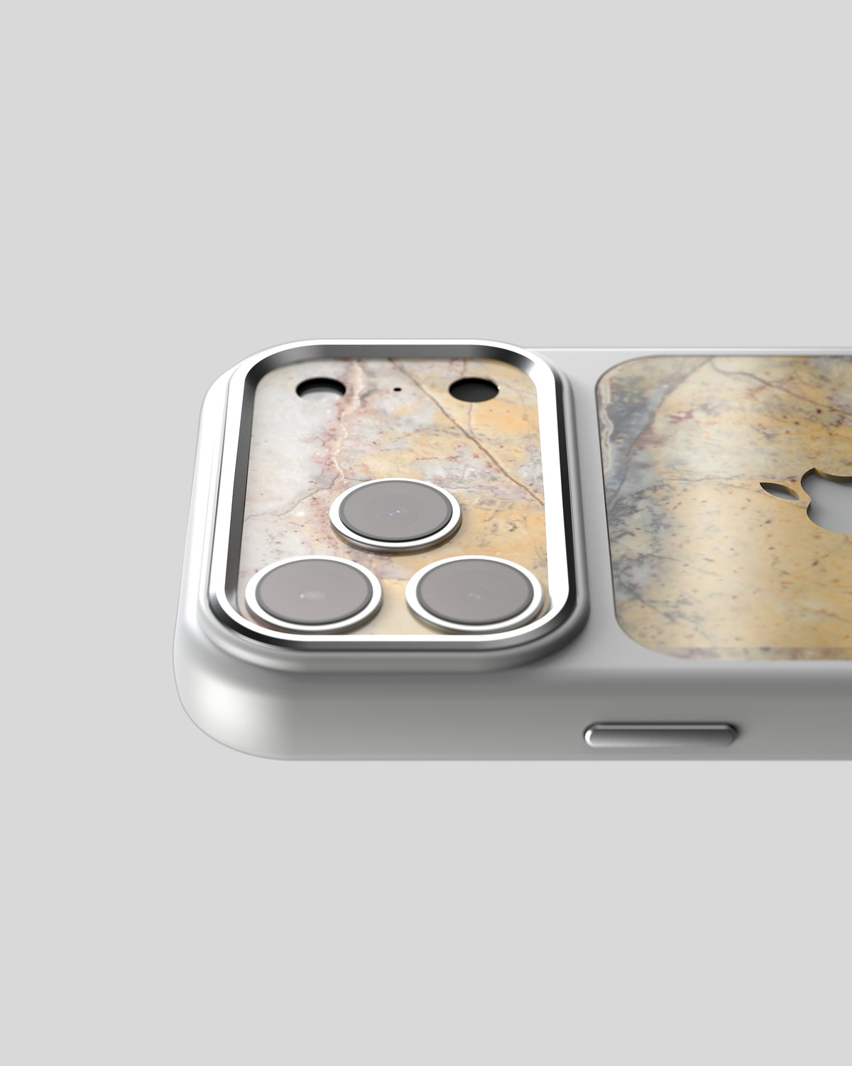 Marble Case Pro インビジブル・グレー・ゴールド、ベージュグレーの大理石とシルバーフレーム、3つのレンズリングが見えるカメラ部分のクローズアップ