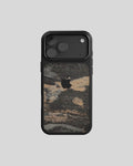 Slate Case Pro Transocean, vista trasera con módulo de cámara negro: pizarra oscura con manchas bronce doradas en la parte trasera, logo de Apple visible