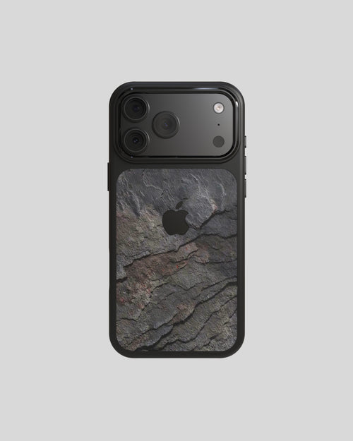 Slate Case Pro Vulcano Dust, trasera: pizarra exfoliada gris oscuro con trazas rojizas, marco y aro de la lente negros
