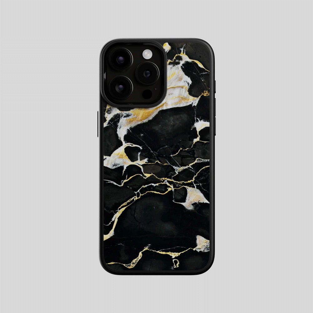 Svart och guld iPhone-fodral 'Nero Portoro' i äkta marmor från Roxxlyn med lyxiga guld- och vita ådringar för en elegant och skyddande stil
